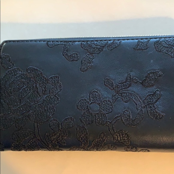 Michael Kors Wallet - Picture 2 of 4